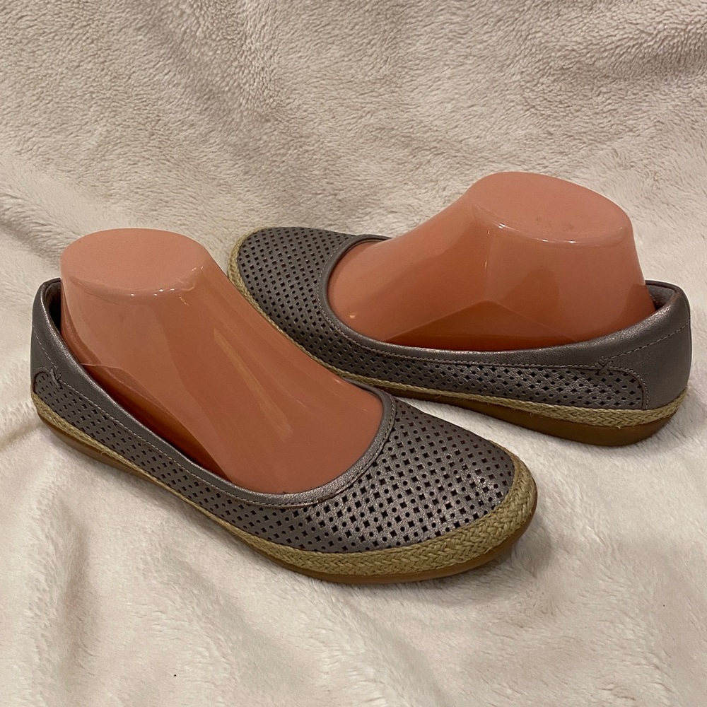 Clarks Danelly Adira Perforated Espadrille SlipOn Ballet Flats Silver Sz 7.5 VGC - Picture 7 of 11